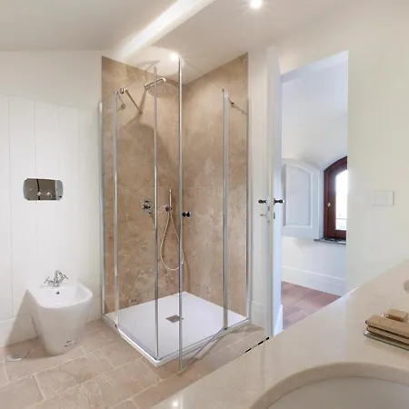 - Ebe Villa Sorrento